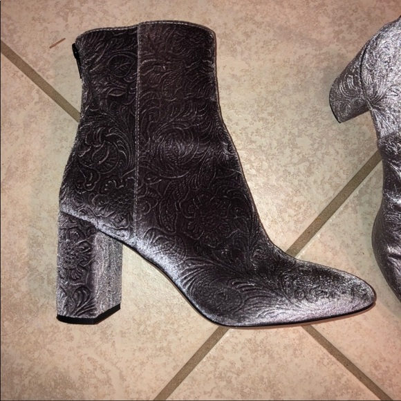 Lewit Lanzo Booties Grey Embossed Velvet. - Picture 5 of 7